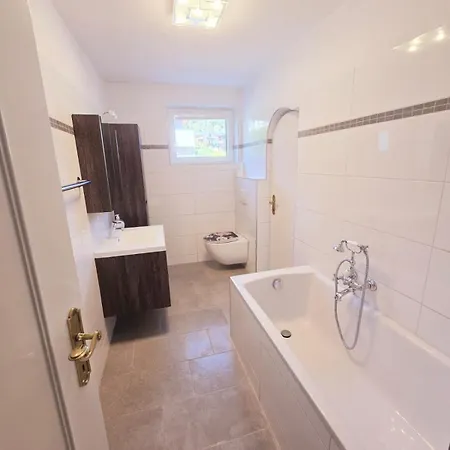 Weinberg 1 - 6 Personen Appartement Imst